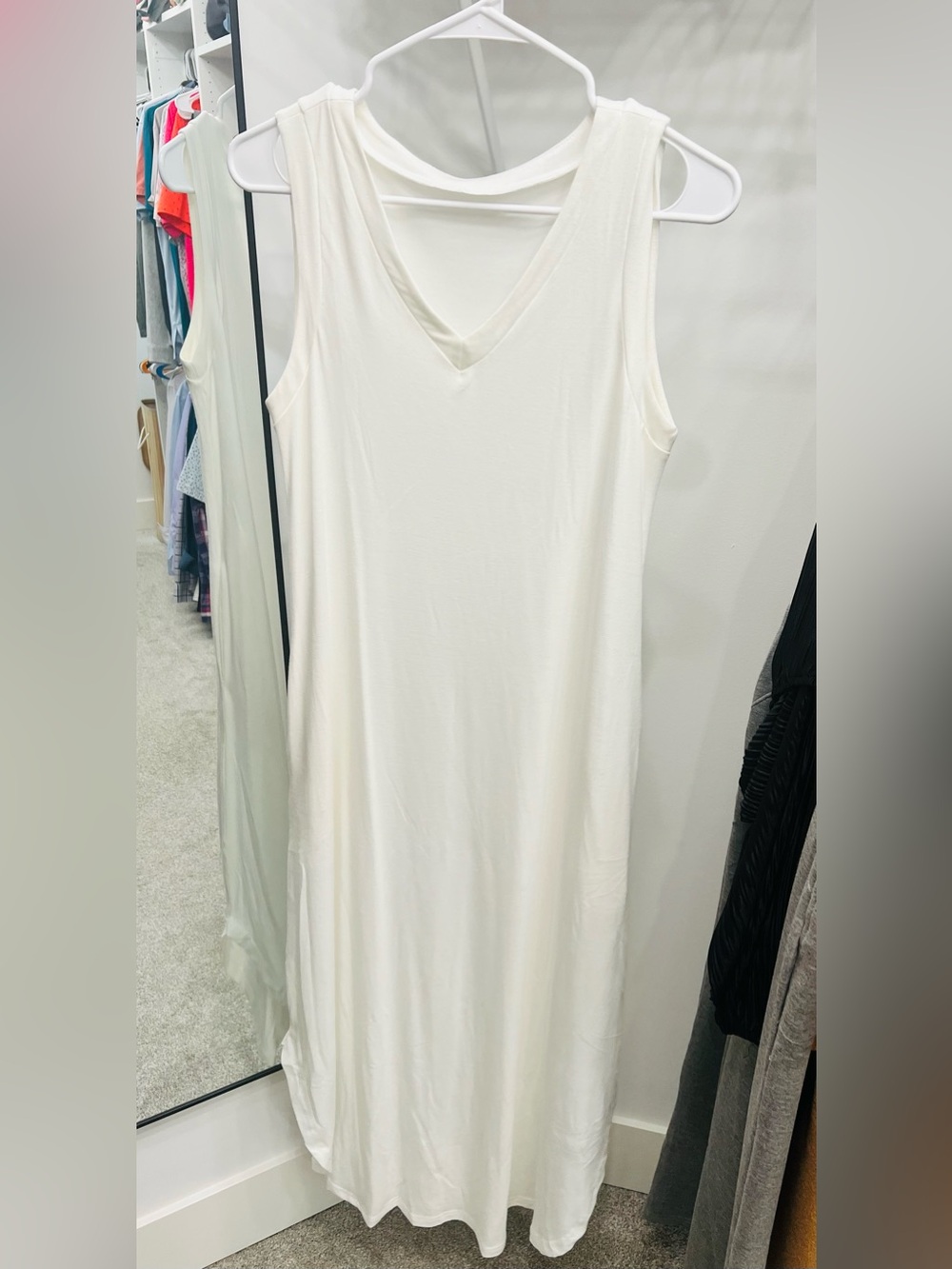Sleeveless V-Neck Maxi Dress in White NWT Pockets Size Small (4-6)